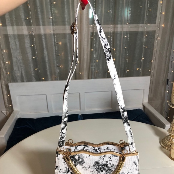 Disney Epcot China Black & White Floral Purse - Picture 6 of 8